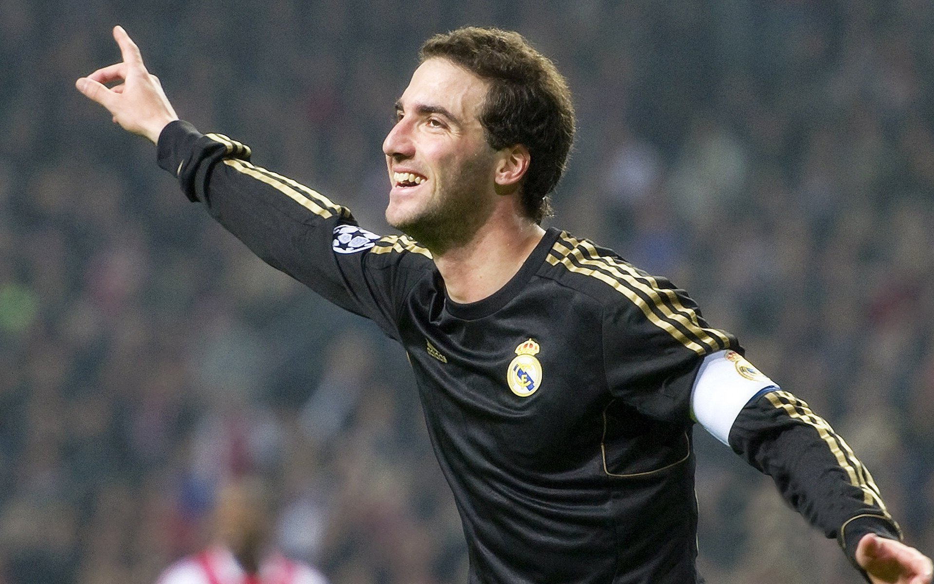 呼啦圈耐力赛 与音乐节奏结合成为城市健身新景观