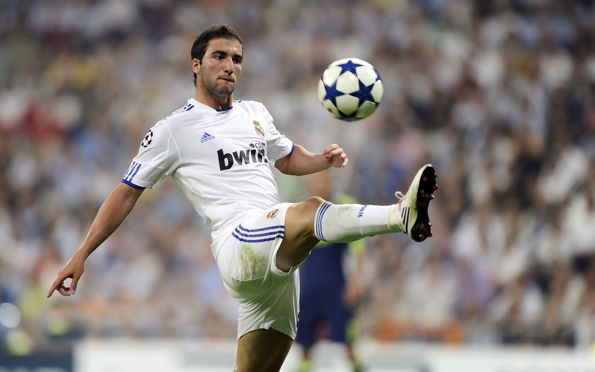 呼啦圈耐力赛 与音乐节奏结合成为城市健身新景观